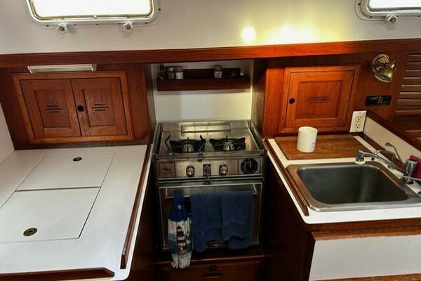 Starry Night 37ft Dickerson Yacht For Sale