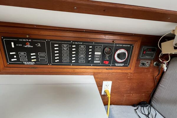 Starry Night 37ft Dickerson Yacht For Sale