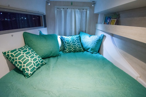 Isola 40ft Robertson  amp  Caine Yacht For Sale