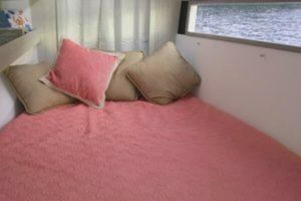 Isola 40ft Robertson  amp  Caine Yacht For Sale