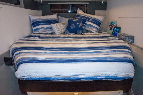 Isola 40ft Robertson  amp  Caine Yacht For Sale