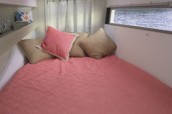 Isola 40ft Robertson  amp  Caine Yacht For Sale