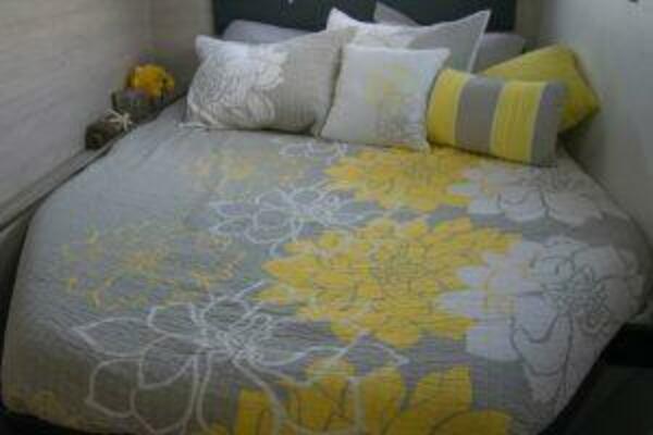 Isola 40ft Robertson  amp  Caine Yacht For Sale