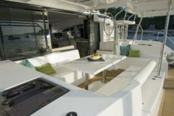 Isola 40ft Robertson  amp  Caine Yacht For Sale