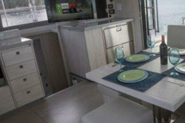 Isola 40ft Robertson  amp  Caine Yacht For Sale