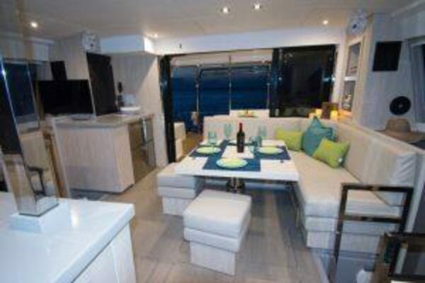 Isola 40ft Robertson  amp  Caine Yacht For Sale