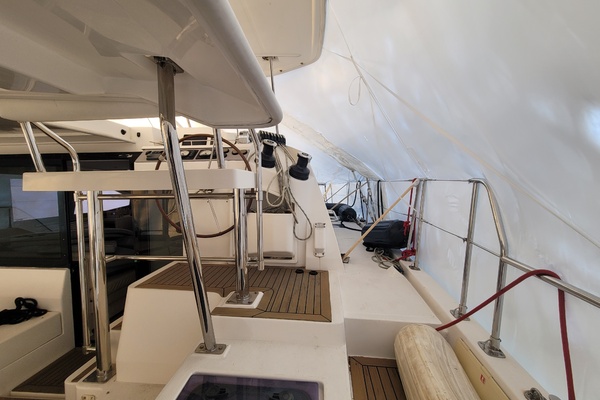 Isola 40ft Robertson  amp  Caine Yacht For Sale