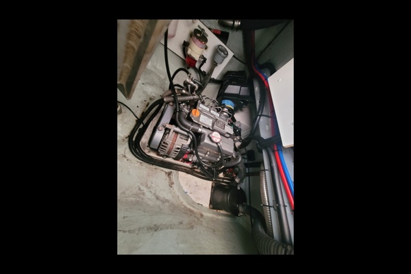 Isola 40ft Robertson  amp  Caine Yacht For Sale