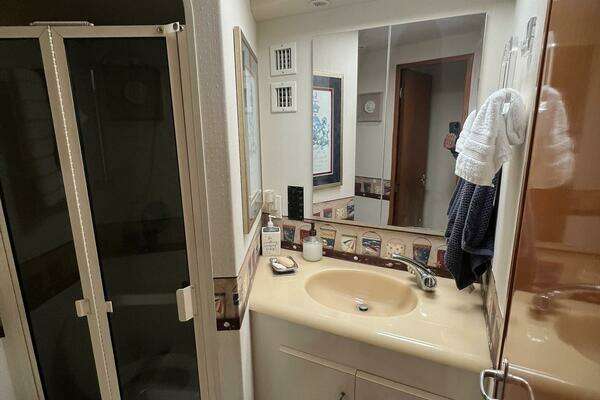 Viking 60 CPMY Yacht For Sale