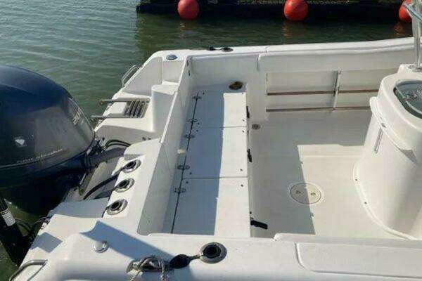 Photo of the 2017 Sea Hunt Ultra 234