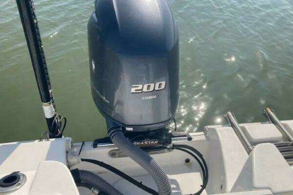 Photo of the 2017 Sea Hunt Ultra 234