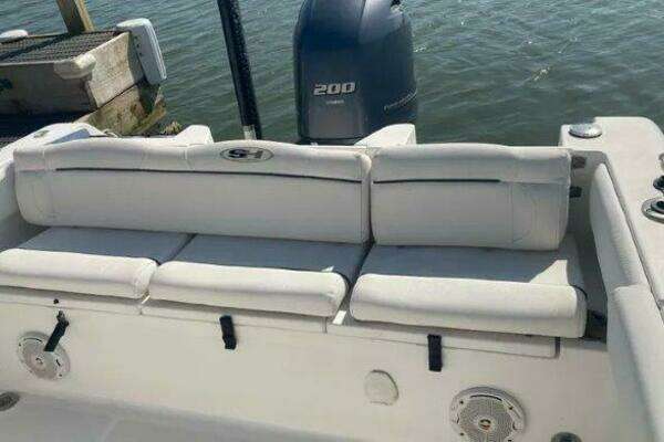 Photo of the 2017 Sea Hunt Ultra 234