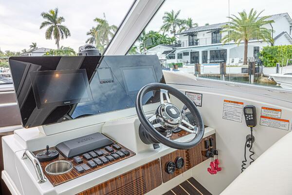49ft Cruisers Yachts Yacht For Sale
