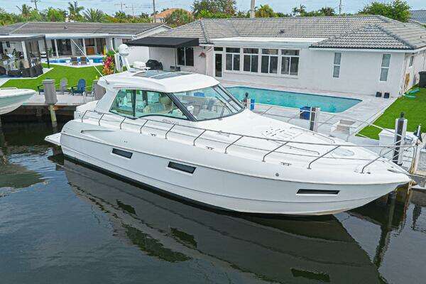 2012 Cruisers Yachts 49
