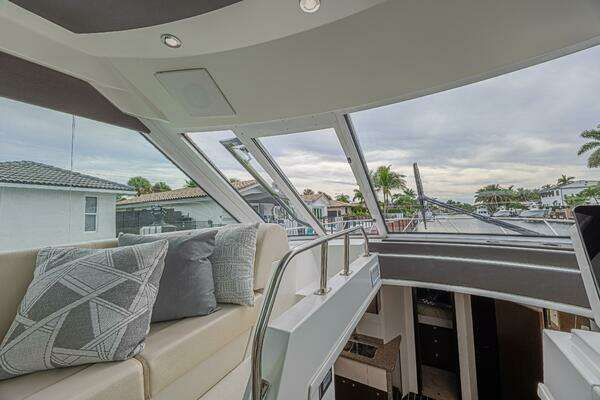 Cruisers Yachts 48 Cantius Yacht For Sale