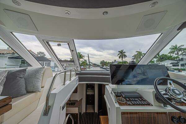 Cruisers Yachts 48 Cantius Yacht For Sale