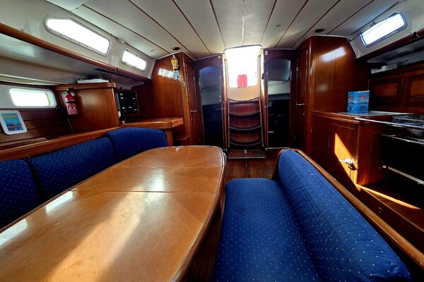 High Mana 47ft Beneteau Yacht For Sale