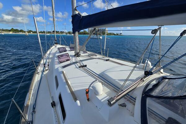 High Mana 47ft Beneteau Yacht For Sale