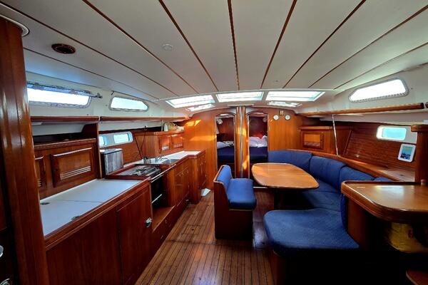 High Mana 47ft Beneteau Yacht For Sale