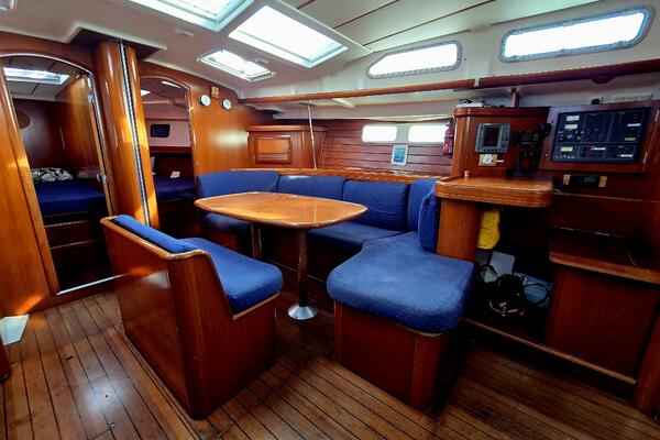 High Mana 47ft Beneteau Yacht For Sale