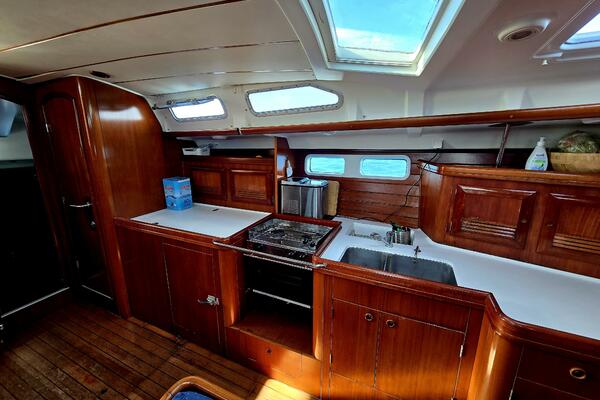 High Mana 47ft Beneteau Yacht For Sale