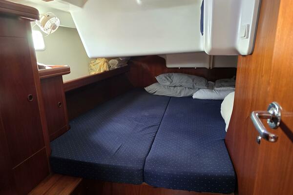 High Mana 47ft Beneteau Yacht For Sale