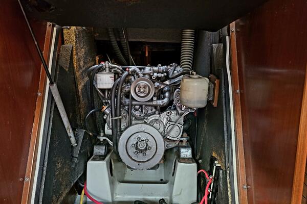 High Mana 47ft Beneteau Yacht For Sale