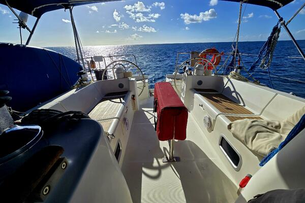 High Mana 47ft Beneteau Yacht For Sale