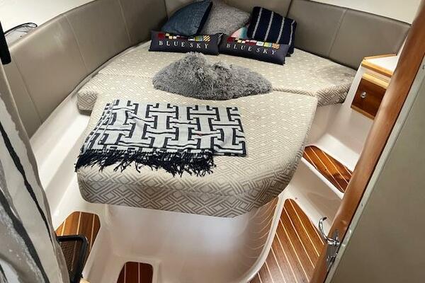 Yachtpuppy 32ft Cutwater Yacht For Sale