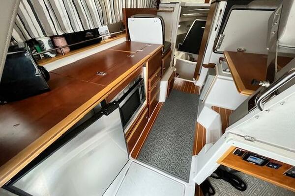 Yachtpuppy 32ft Cutwater Yacht For Sale