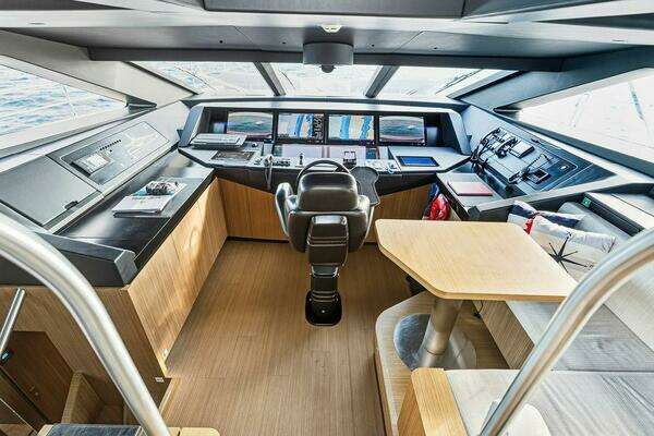 Custom Line CL120 Yacht For Sale