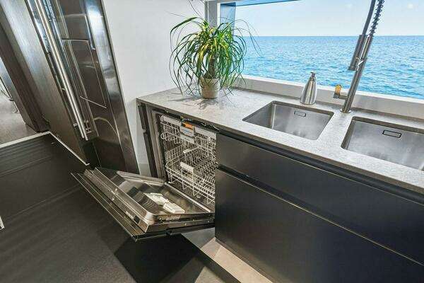 Custom Line CL120 Yacht For Sale