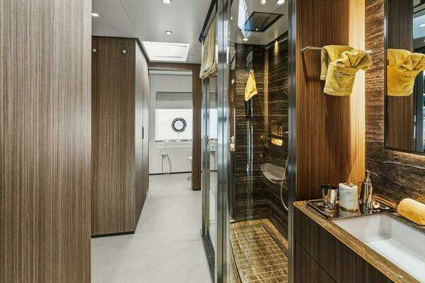 Custom Line CL120 Yacht For Sale