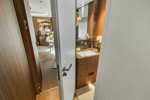 Custom Line CL120 Yacht For Sale