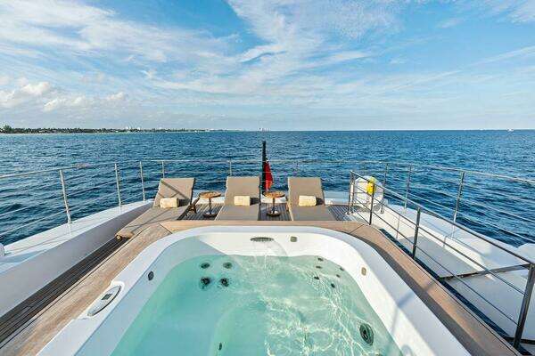 Custom Line CL120 Yacht For Sale