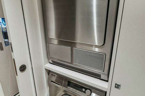 Custom Line CL120 Yacht For Sale