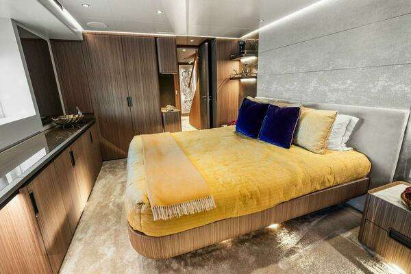 Custom Line CL120 Yacht For Sale