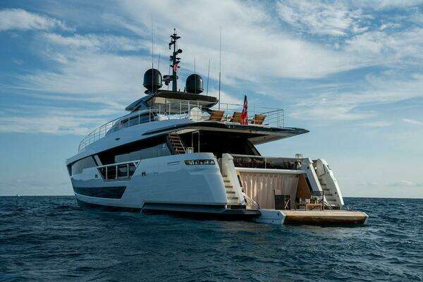 Custom Line CL120 Yacht For Sale
