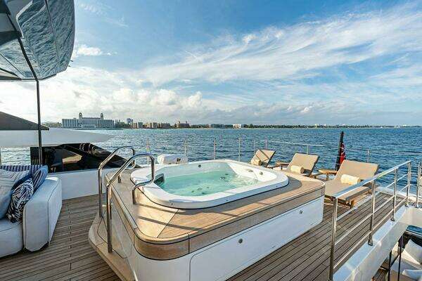 Custom Line CL120 Yacht For Sale