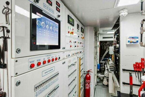 Custom Line CL120 Yacht For Sale