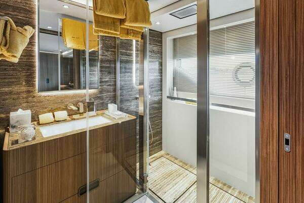 Custom Line CL120 Yacht For Sale