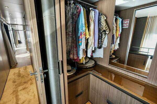 Custom Line CL120 Yacht For Sale