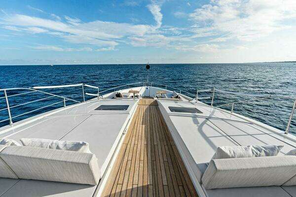 Custom Line CL120 Yacht For Sale