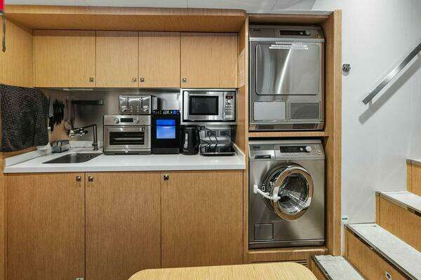 Custom Line CL120 Yacht For Sale