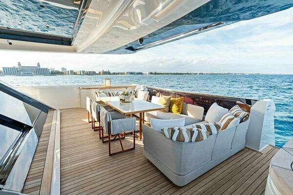 Custom Line CL120 Yacht For Sale