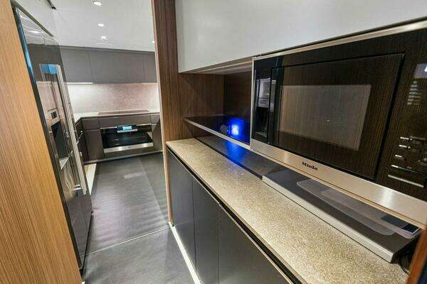 Custom Line CL120 Yacht For Sale