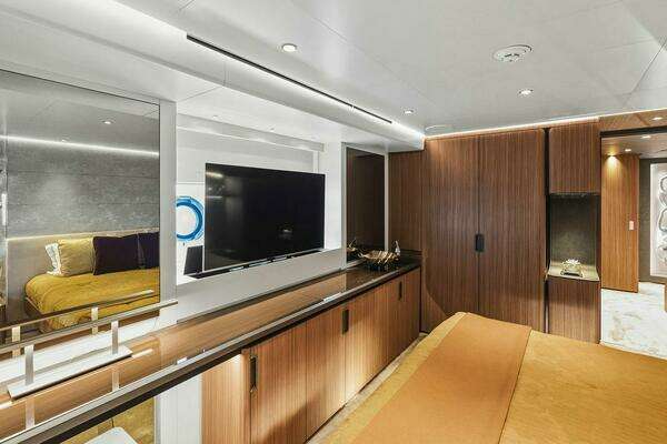 Custom Line CL120 Yacht For Sale