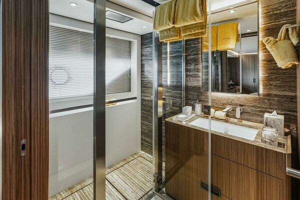 Custom Line CL120 Yacht For Sale