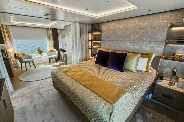 Custom Line CL120 Yacht For Sale