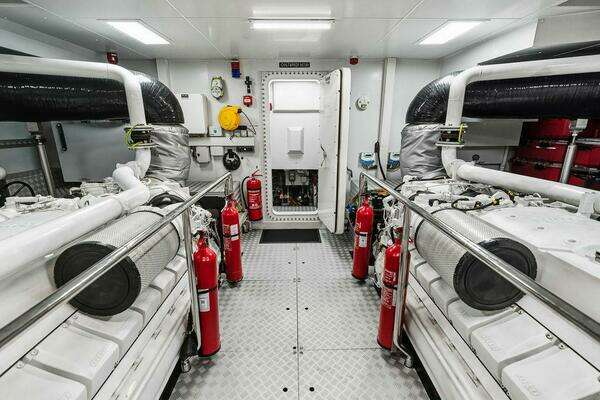 Custom Line CL120 Yacht For Sale